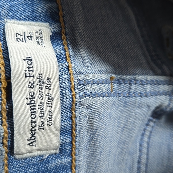 Abercrombie & Fitch Blue Distressed Women Jeans - Picture 9 of 10
